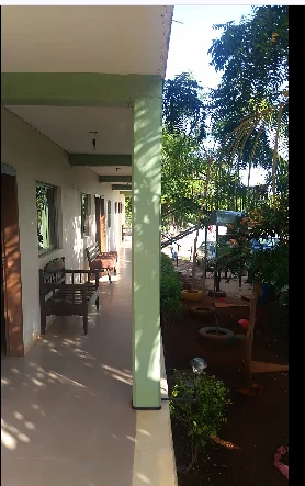 Pasillo junto al jardín